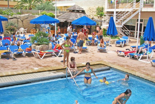 vacaciones familias monoparentales, vacaciones monoparentales con niños, viajes con niños